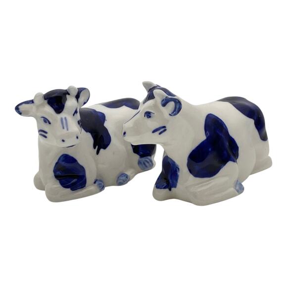 Vintage DAIC Blue Delft Cow Figurines Salt Pepper Shakers Made in Holland  A1100 - Picture 1 of 13